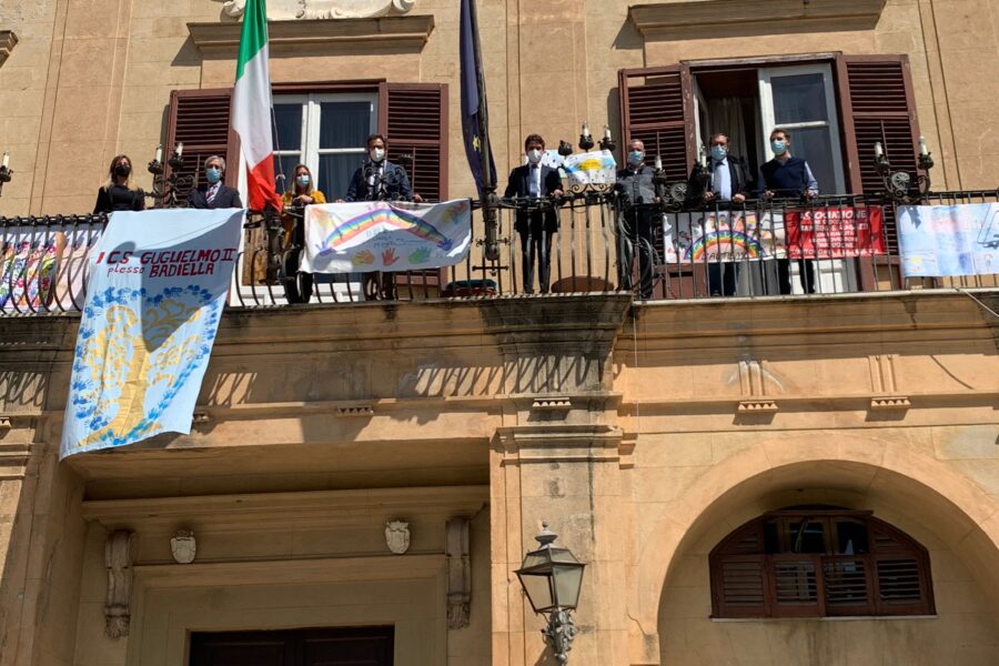 Giornata mondiale per la consapevolezza sull’Autismo. Stasera il Palazzo Comunale si tinge di blu