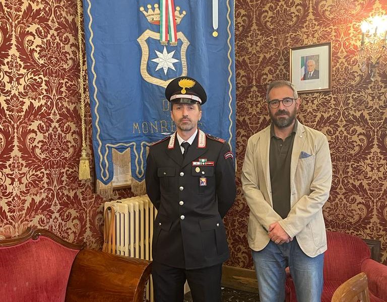 Il saluto del Sindaco Arcidiacono al nuovo Comandante della Stazione Carabinieri di Grisì il Luogotenente Antonio Pompa .